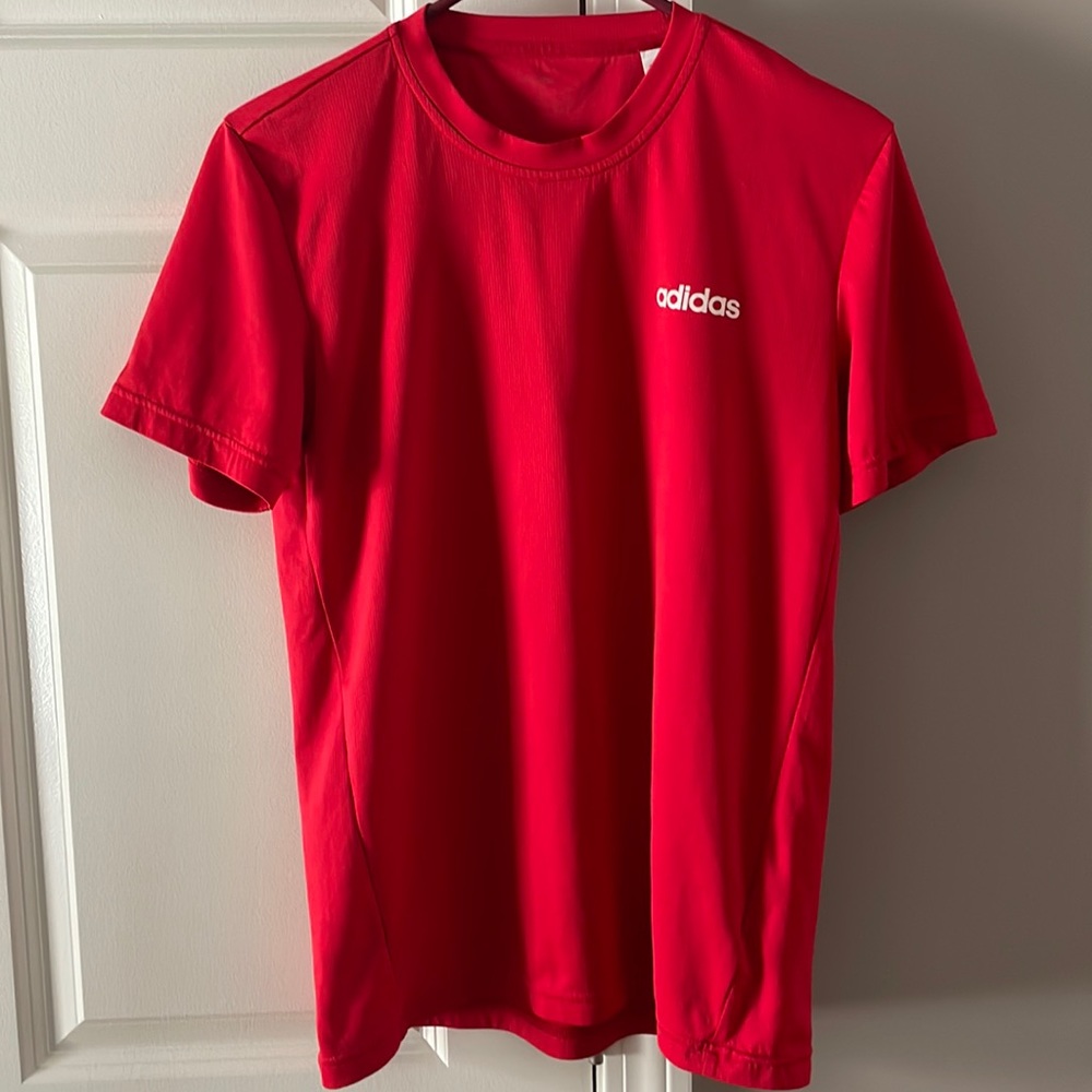 Men’s Adidas T-shirt. Size small. Color red.